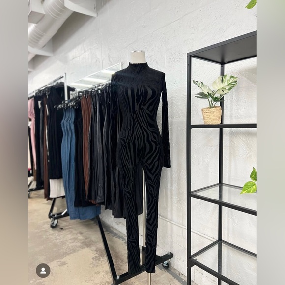 UNLISTED INVENTORY LIVE SHOW - Picture 3 of 17